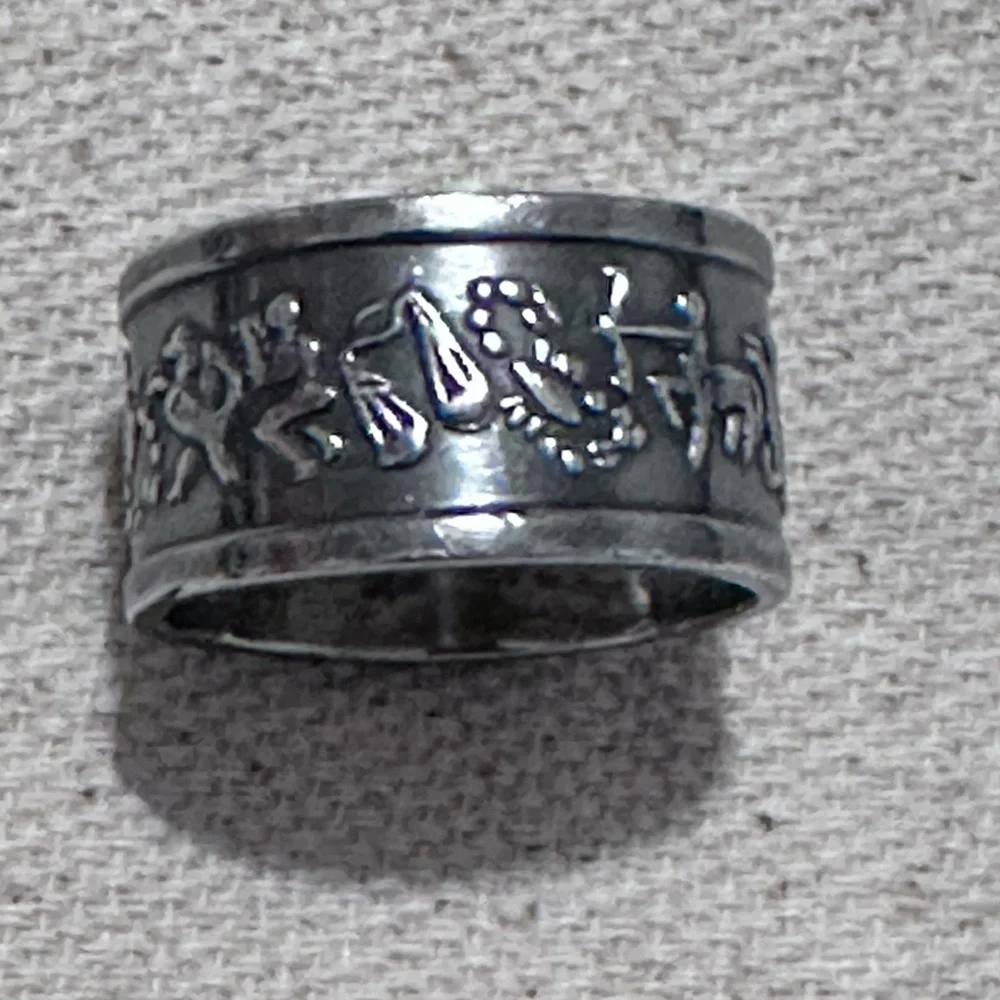 Vintage | Ring | Engraved Wide Silver-Tone Band Ring with Figurative Motif